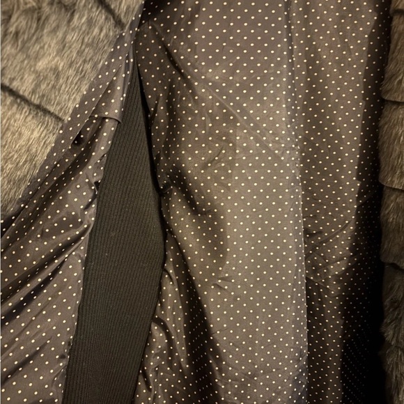 Rino & Pelle Size 36 Belted Faux Fur Gray to Black Gradient Ombre Vest - Picture 7 of 9